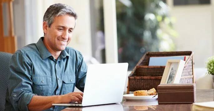 man on laptop taking a diabetes risk assessment